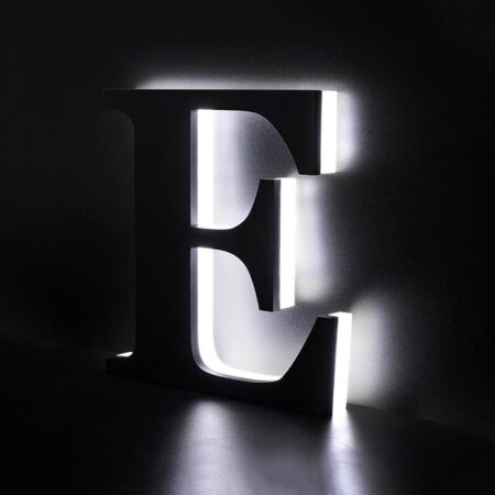 Letra metácrilato con borde recto y luz lateral 5