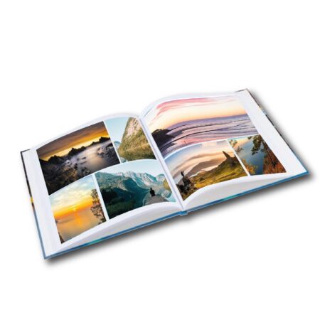 Libros de tapa dura con interior en cuatro colores